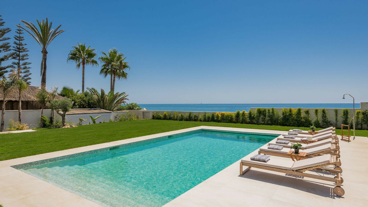 FOR SALE 🏡 Frontline Beach Villa with Panoramic Sea Views – La Cala de Mijas, Mijas