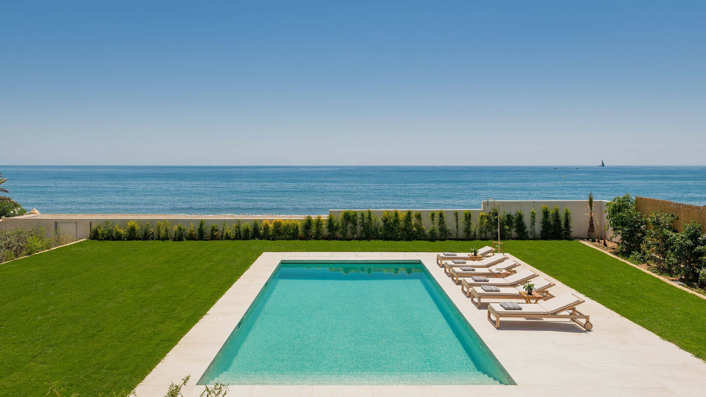 FOR SALE 🏡 Frontline Beach Villa with Panoramic Sea Views – La Cala de Mijas, Mijas
