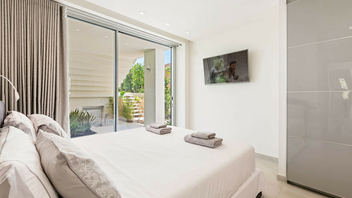 FOR SALE 🏡 Frontline Beach Villa with Panoramic Sea Views – La Cala de Mijas, Mijas