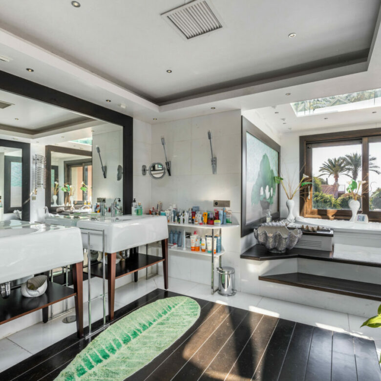 FOR SALE 🏡 Palatial Andalusian Estate with Guest House, Tennis Court & Wine Cellar – Paraiso Barronal, Estepona