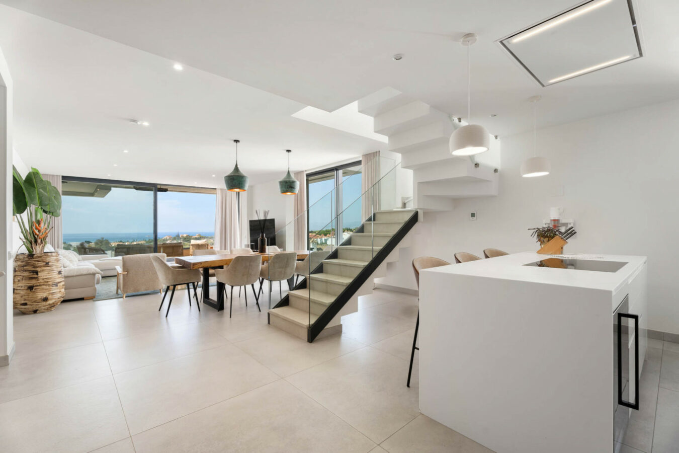FOR SALE 🏡 Contemporary Duplex Penthouse with Private Rooftop Pool & Sea Views – Marbella East, Marbella
