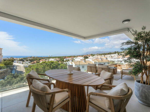 FOR SALE 🏡 Contemporary Duplex Penthouse with Private Rooftop Pool & Sea Views – Marbella East, Marbella
