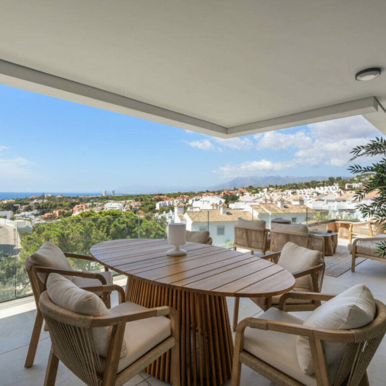 FOR SALE 🏡 Contemporary Duplex Penthouse with Private Rooftop Pool & Sea Views – Marbella East, Marbella