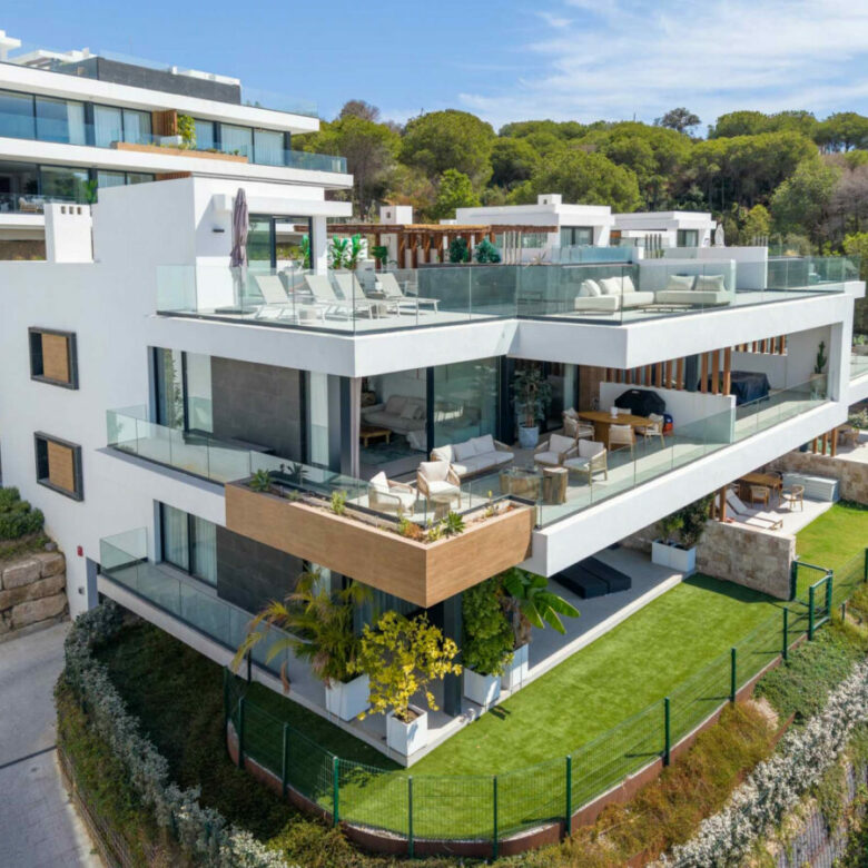 FOR SALE 🏡 Contemporary Duplex Penthouse with Private Rooftop Pool & Sea Views – Marbella East, Marbella