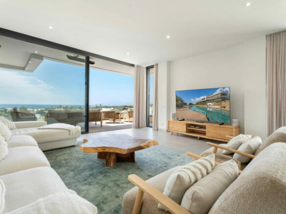 FOR SALE 🏡 Contemporary Duplex Penthouse with Private Rooftop Pool & Sea Views – Marbella East, Marbella