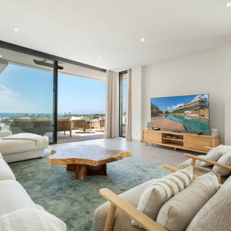 FOR SALE 🏡 Contemporary Duplex Penthouse with Private Rooftop Pool & Sea Views – Marbella East, Marbella