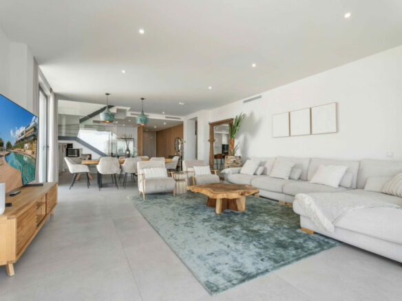FOR SALE 🏡 Contemporary Duplex Penthouse with Private Rooftop Pool & Sea Views – Marbella East, Marbella