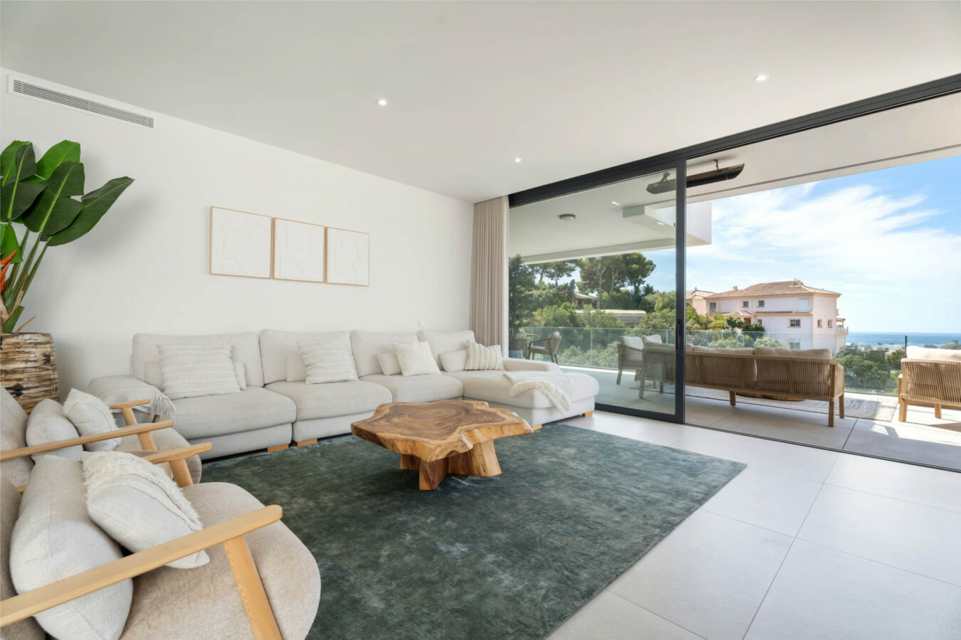 FOR SALE 🏡 Contemporary Duplex Penthouse with Private Rooftop Pool & Sea Views – Marbella East, Marbella