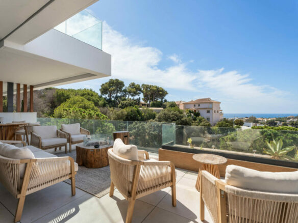 FOR SALE 🏡 Contemporary Duplex Penthouse with Private Rooftop Pool & Sea Views – Marbella East, Marbella