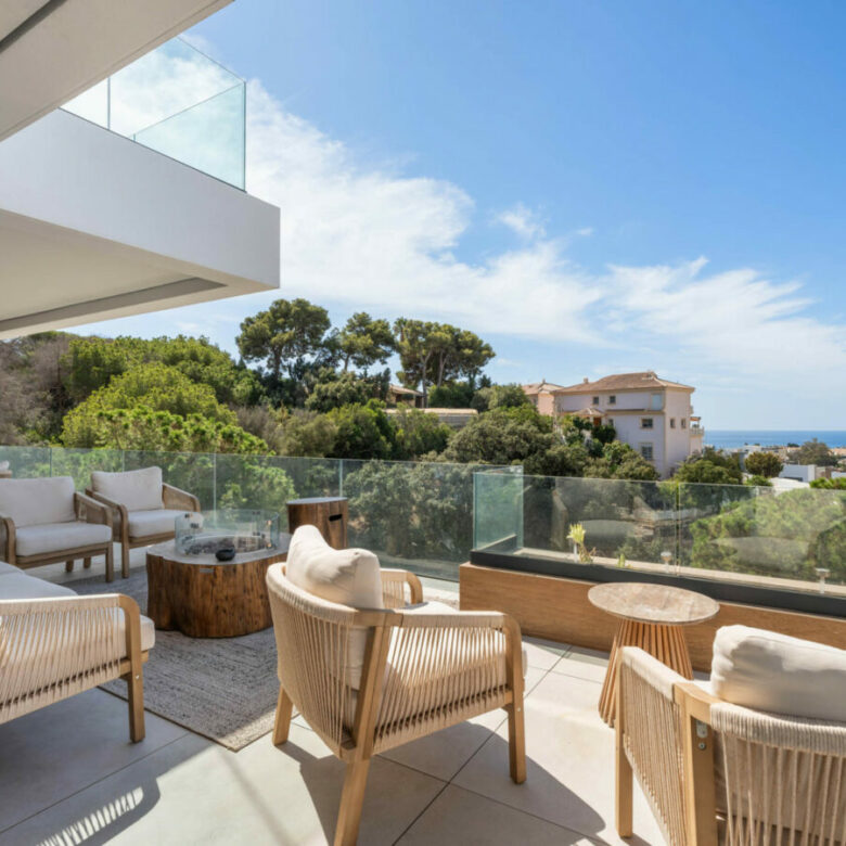FOR SALE 🏡 Contemporary Duplex Penthouse with Private Rooftop Pool & Sea Views – Marbella East, Marbella