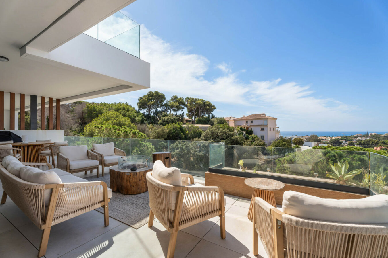 FOR SALE 🏡 Contemporary Duplex Penthouse with Private Rooftop Pool & Sea Views – Marbella East, Marbella