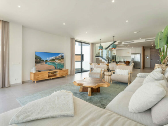 FOR SALE 🏡 Contemporary Duplex Penthouse with Private Rooftop Pool & Sea Views – Marbella East, Marbella