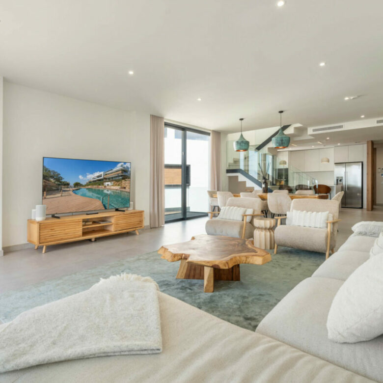 FOR SALE 🏡 Contemporary Duplex Penthouse with Private Rooftop Pool & Sea Views – Marbella East, Marbella