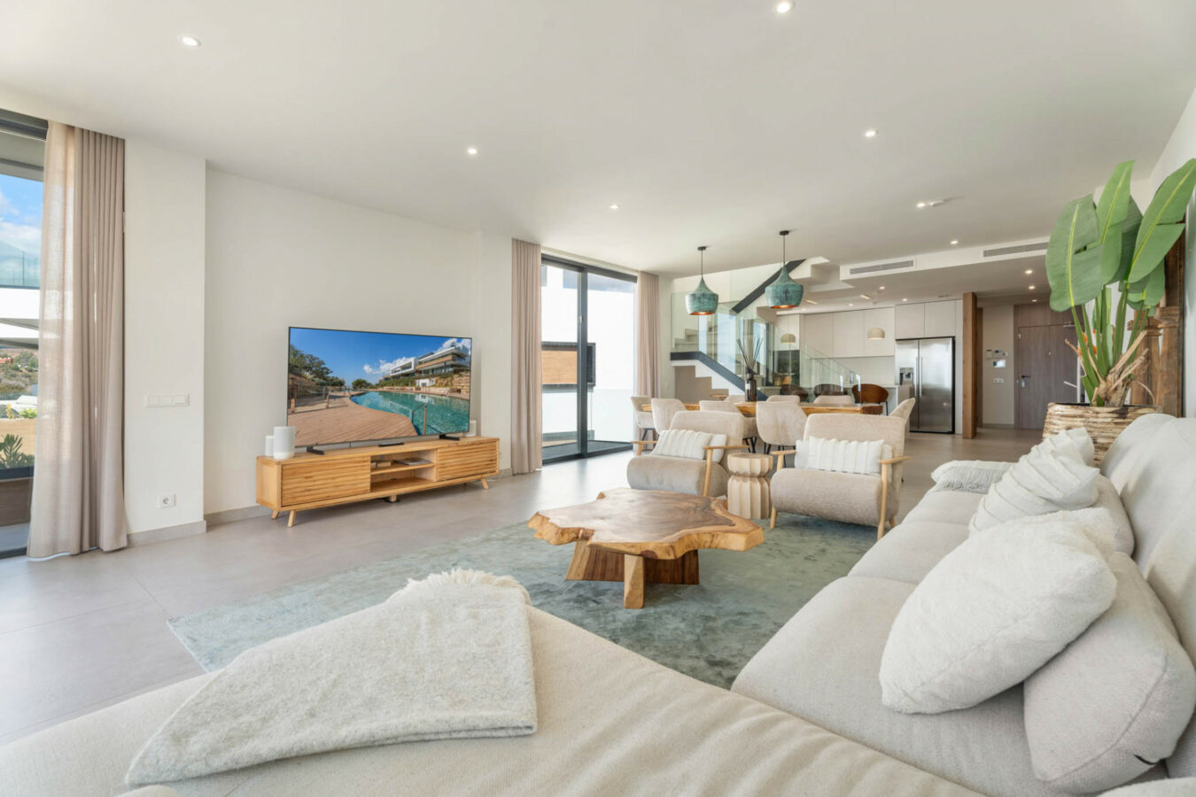 FOR SALE 🏡 Contemporary Duplex Penthouse with Private Rooftop Pool & Sea Views – Marbella East, Marbella