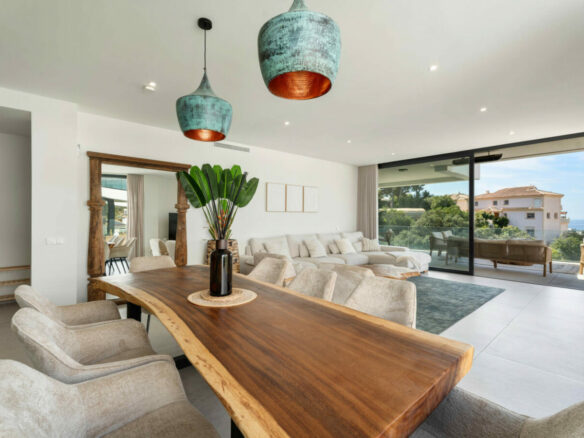 FOR SALE 🏡 Contemporary Duplex Penthouse with Private Rooftop Pool & Sea Views – Marbella East, Marbella