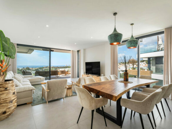 FOR SALE 🏡 Contemporary Duplex Penthouse with Private Rooftop Pool & Sea Views – Marbella East, Marbella