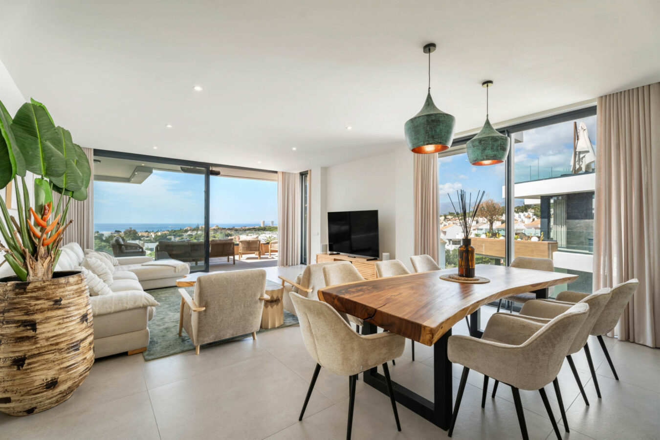 FOR SALE 🏡 Contemporary Duplex Penthouse with Private Rooftop Pool & Sea Views – Marbella East, Marbella