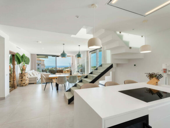 FOR SALE 🏡 Contemporary Duplex Penthouse with Private Rooftop Pool & Sea Views – Marbella East, Marbella