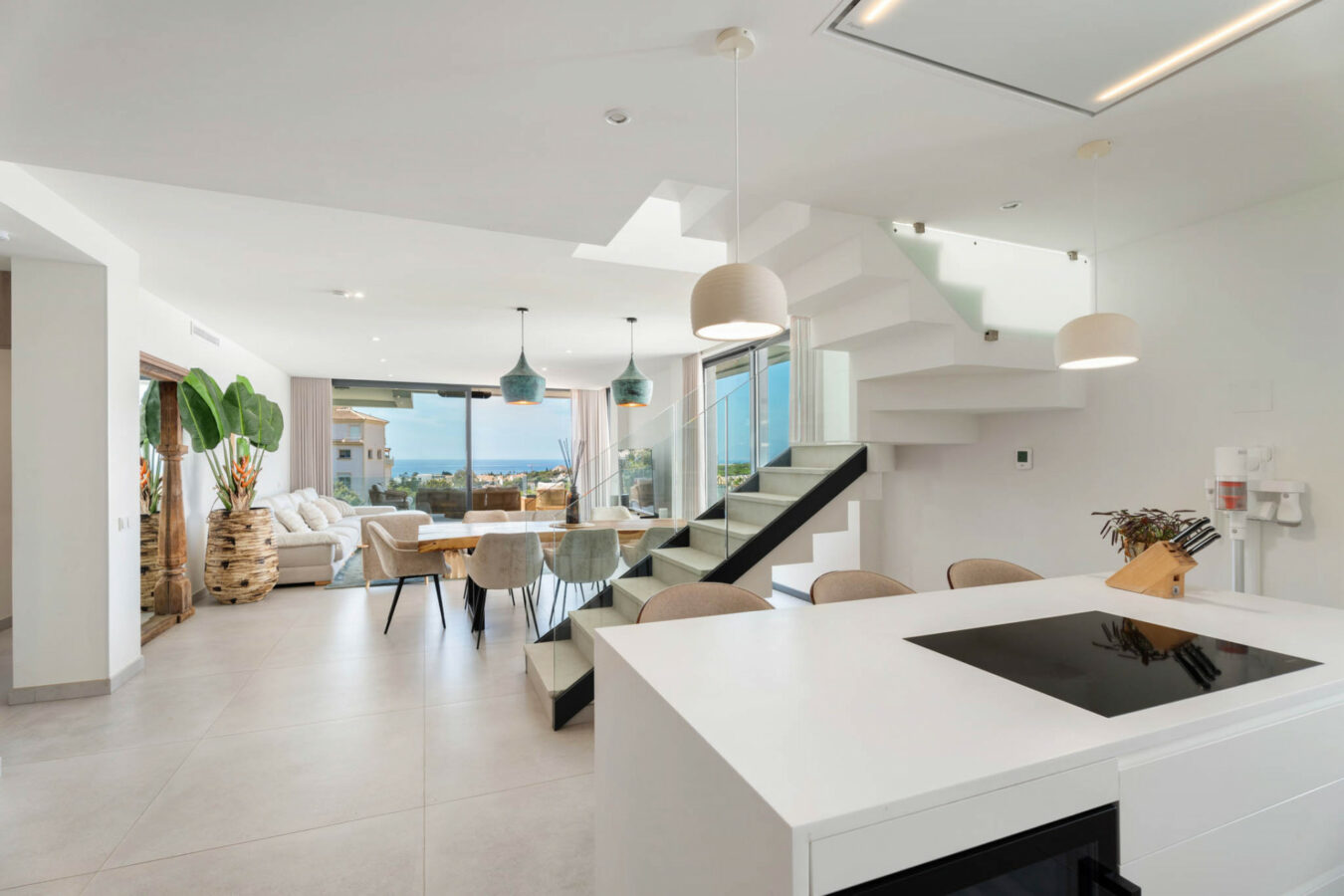 FOR SALE 🏡 Contemporary Duplex Penthouse with Private Rooftop Pool & Sea Views – Marbella East, Marbella