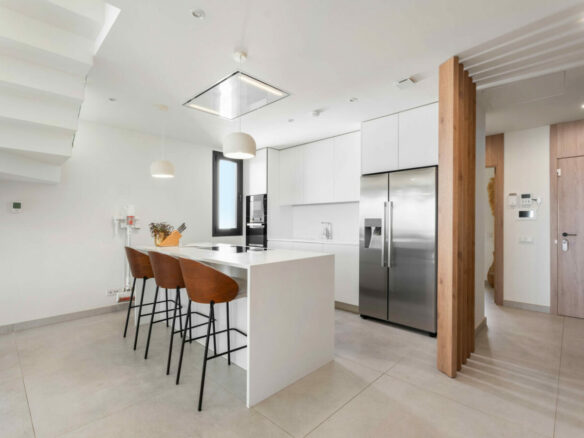 FOR SALE 🏡 Contemporary Duplex Penthouse with Private Rooftop Pool & Sea Views – Marbella East, Marbella