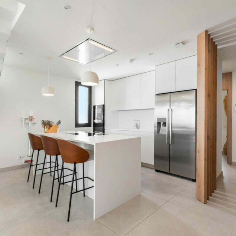 FOR SALE 🏡 Contemporary Duplex Penthouse with Private Rooftop Pool & Sea Views – Marbella East, Marbella