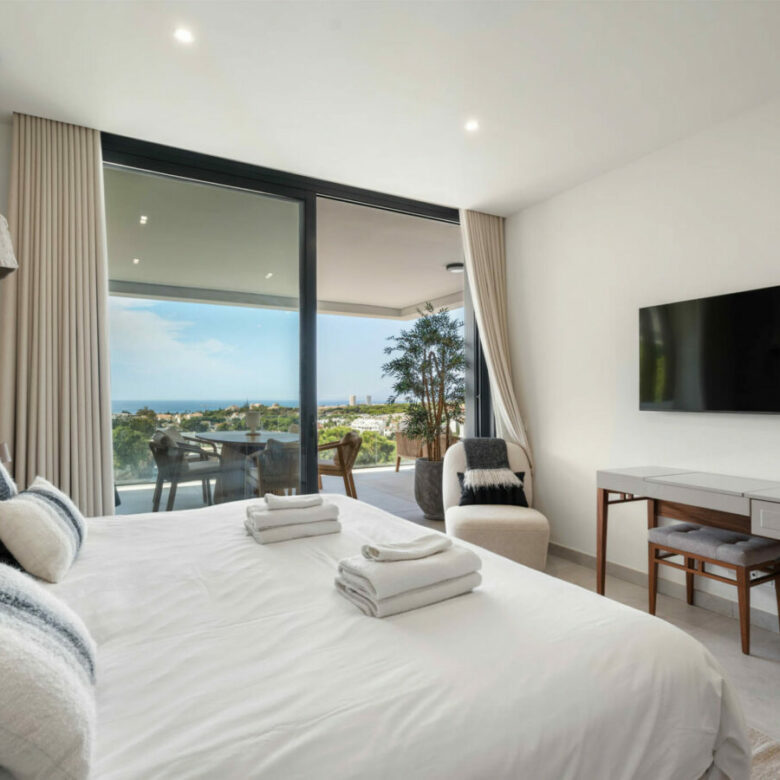 FOR SALE 🏡 Contemporary Duplex Penthouse with Private Rooftop Pool & Sea Views – Marbella East, Marbella