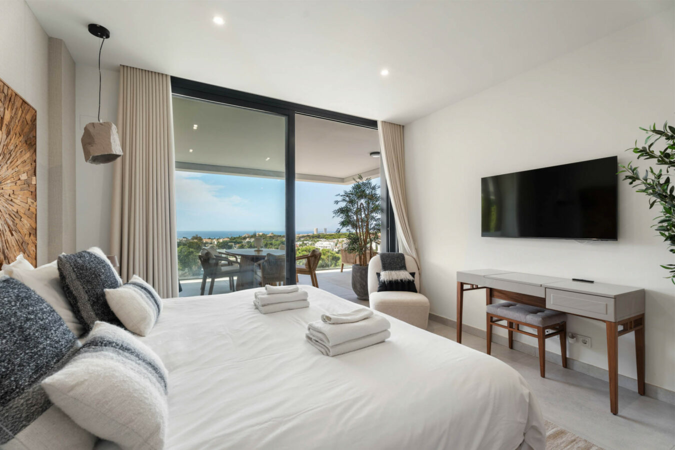 FOR SALE 🏡 Contemporary Duplex Penthouse with Private Rooftop Pool & Sea Views – Marbella East, Marbella