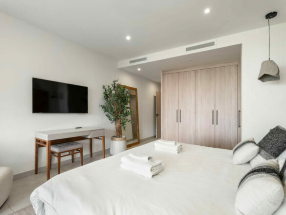 FOR SALE 🏡 Contemporary Duplex Penthouse with Private Rooftop Pool & Sea Views – Marbella East, Marbella