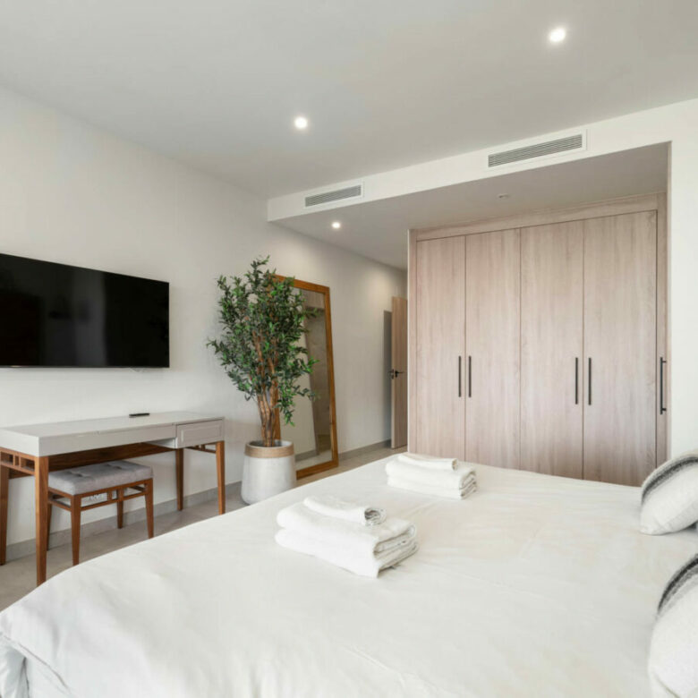 FOR SALE 🏡 Contemporary Duplex Penthouse with Private Rooftop Pool & Sea Views – Marbella East, Marbella