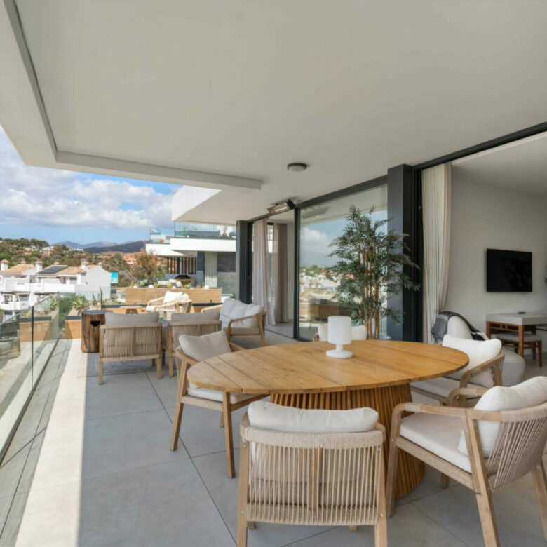 FOR SALE 🏡 Contemporary Duplex Penthouse with Private Rooftop Pool & Sea Views – Marbella East, Marbella