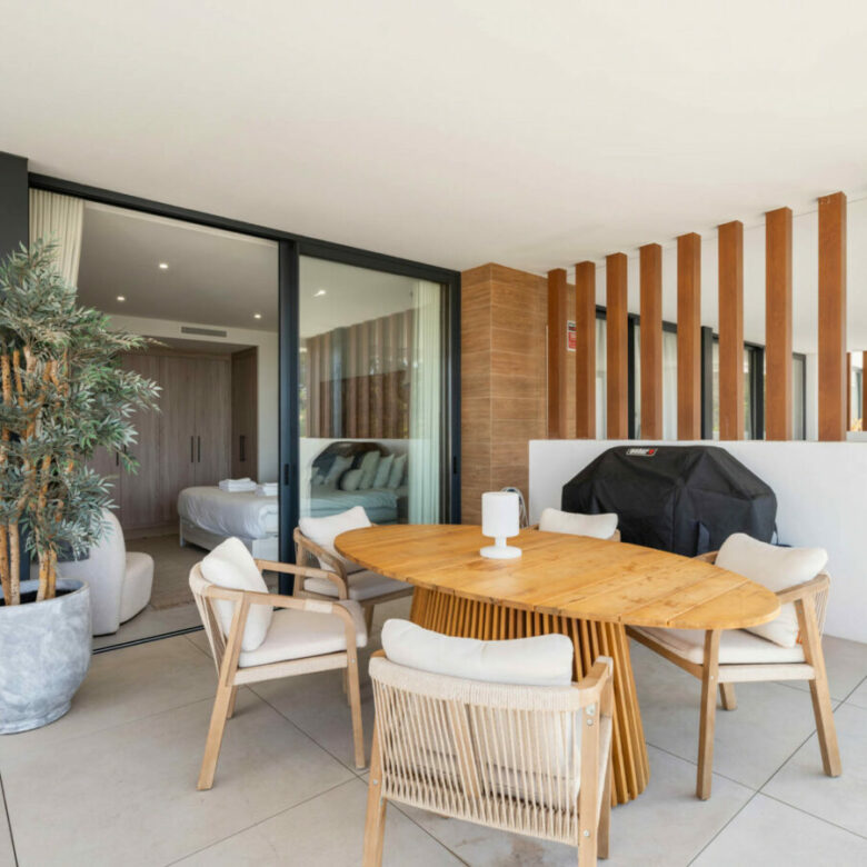 FOR SALE 🏡 Contemporary Duplex Penthouse with Private Rooftop Pool & Sea Views – Marbella East, Marbella