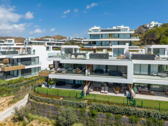 FOR SALE 🏡 Contemporary Duplex Penthouse with Private Rooftop Pool & Sea Views – Marbella East, Marbella