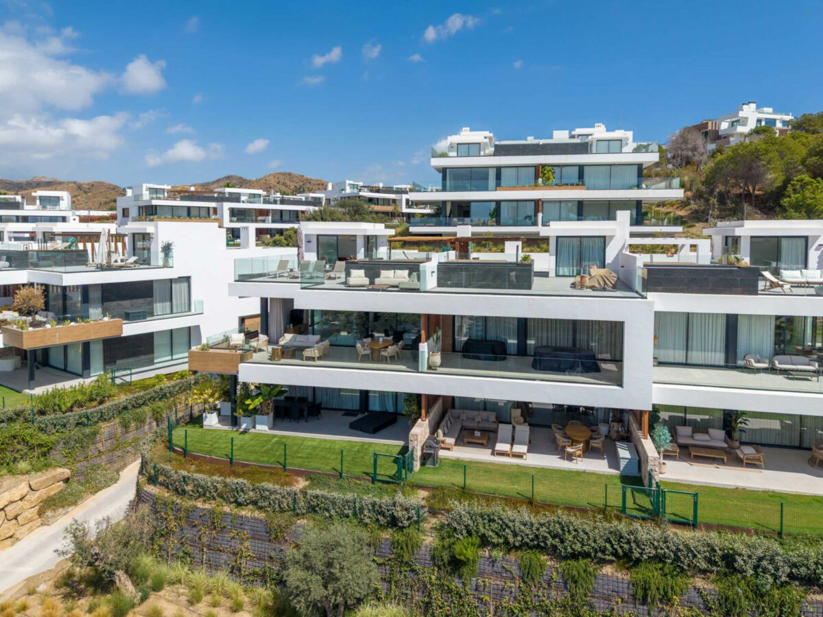 FOR SALE 🏡 Contemporary Duplex Penthouse with Private Rooftop Pool & Sea Views – Marbella East, Marbella