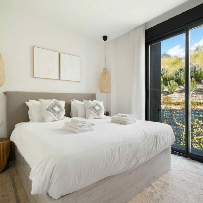 FOR SALE 🏡 Contemporary Duplex Penthouse with Private Rooftop Pool & Sea Views – Marbella East, Marbella