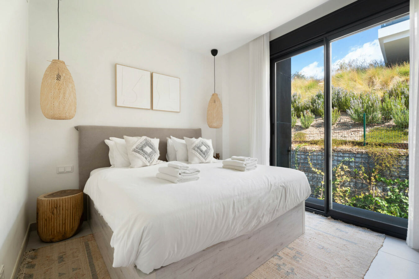 FOR SALE 🏡 Contemporary Duplex Penthouse with Private Rooftop Pool & Sea Views – Marbella East, Marbella