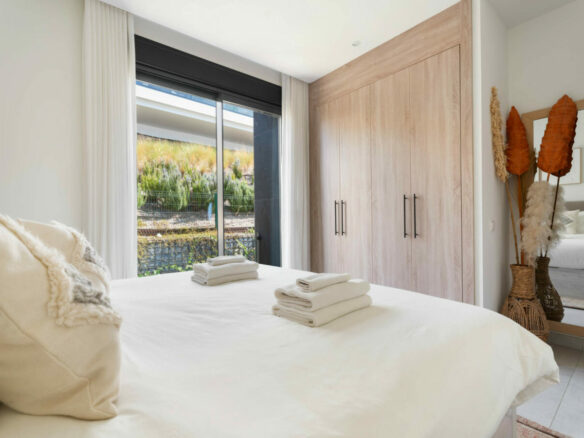 FOR SALE 🏡 Contemporary Duplex Penthouse with Private Rooftop Pool & Sea Views – Marbella East, Marbella
