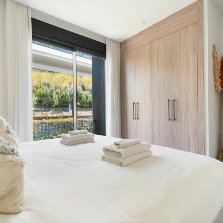 FOR SALE 🏡 Contemporary Duplex Penthouse with Private Rooftop Pool & Sea Views – Marbella East, Marbella