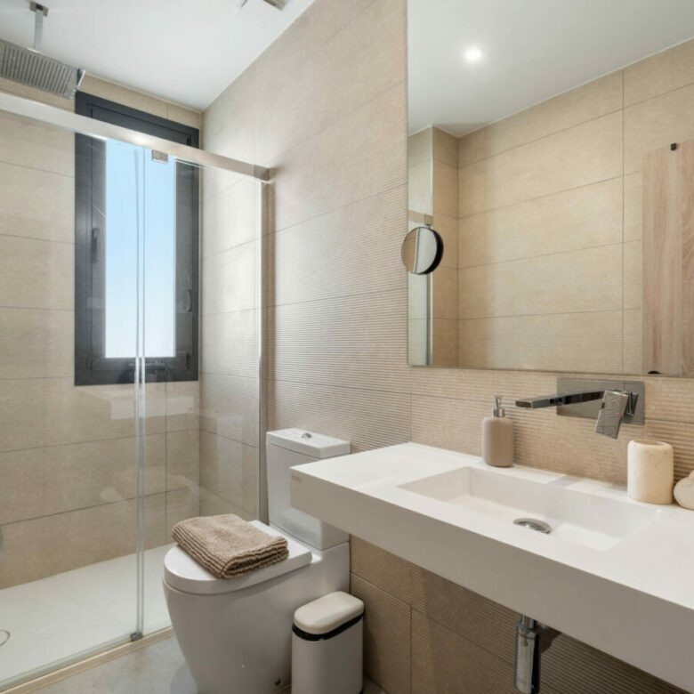FOR SALE 🏡 Contemporary Duplex Penthouse with Private Rooftop Pool & Sea Views – Marbella East, Marbella