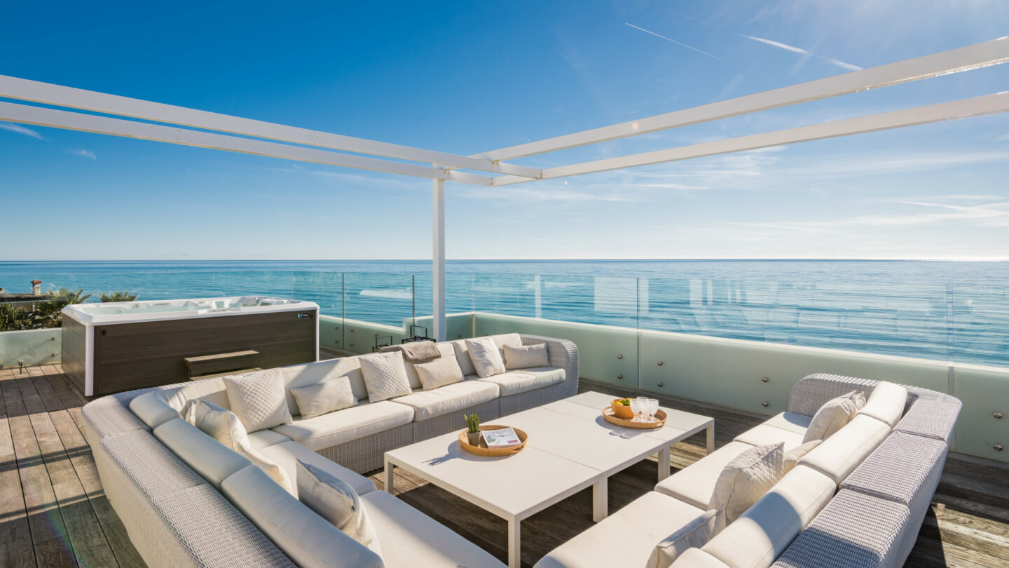 FOR SALE 🏡 Beachfront Villa with Direct Sand Access and Rooftop Wellness Deck – Costabella, Marbella