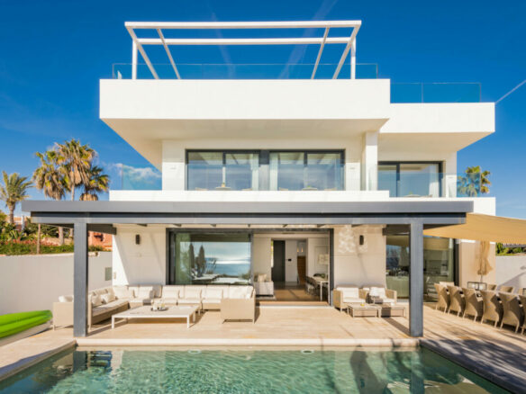 FOR SALE 🏡 Beachfront Villa with Direct Sand Access and Rooftop Wellness Deck – Costabella, Marbella