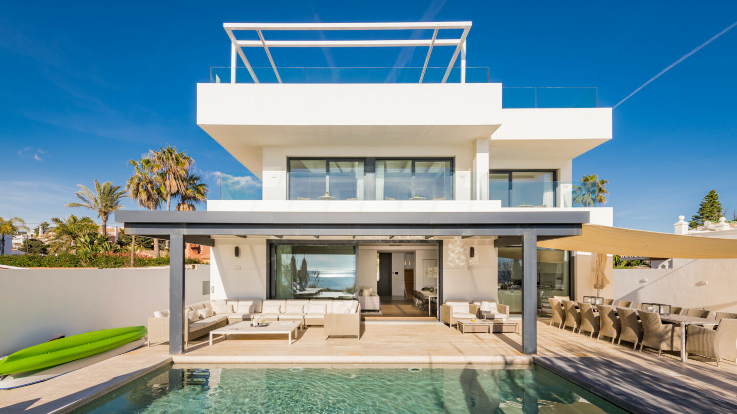 FOR SALE 🏡 Beachfront Villa with Direct Sand Access and Rooftop Wellness Deck – Costabella, Marbella