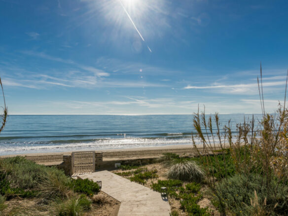 FOR SALE 🏡 Beachfront Villa with Direct Sand Access and Rooftop Wellness Deck – Costabella, Marbella