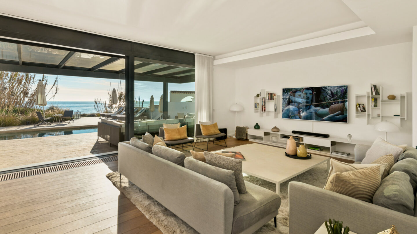FOR SALE 🏡 Beachfront Villa with Direct Sand Access and Rooftop Wellness Deck – Costabella, Marbella