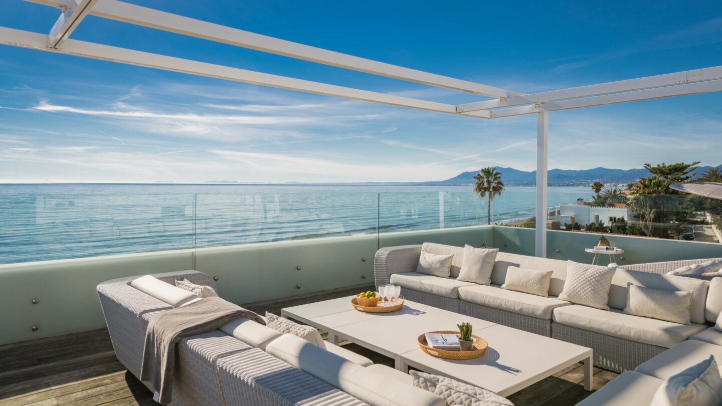 FOR SALE 🏡 Beachfront Villa with Direct Sand Access and Rooftop Wellness Deck – Costabella, Marbella
