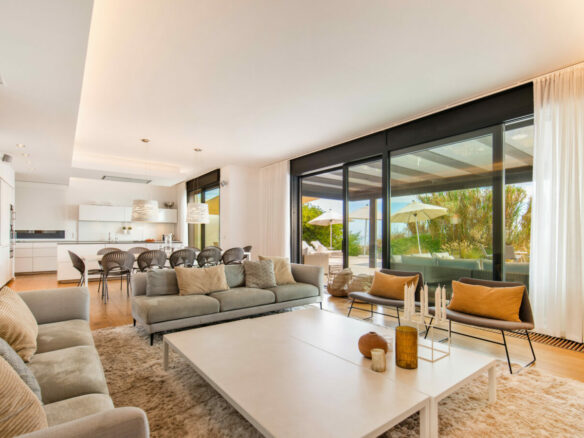 FOR SALE 🏡 Beachfront Villa with Direct Sand Access and Rooftop Wellness Deck – Costabella, Marbella