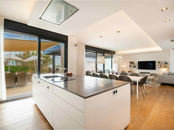 FOR SALE 🏡 Beachfront Villa with Direct Sand Access and Rooftop Wellness Deck – Costabella, Marbella