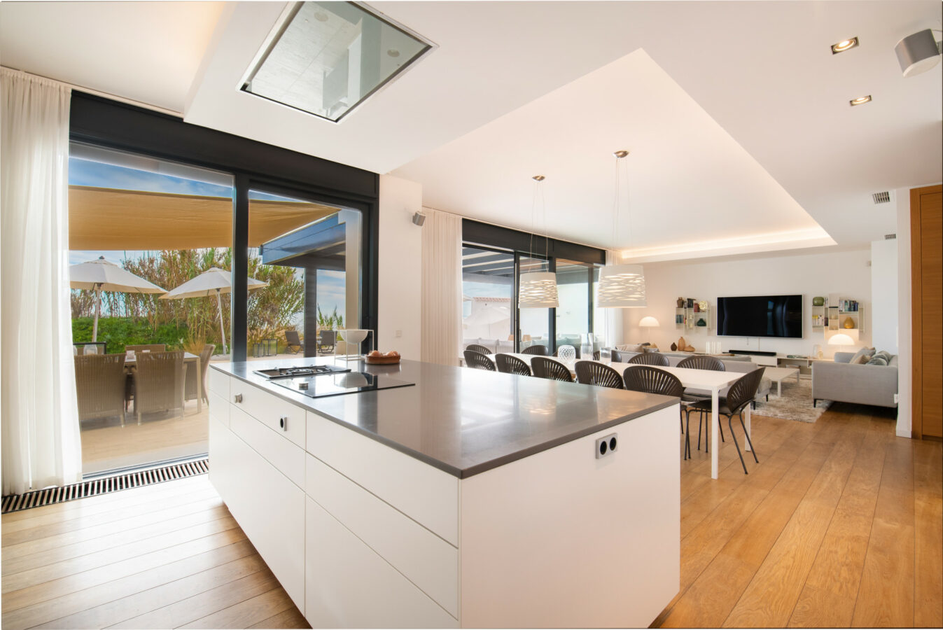 FOR SALE 🏡 Beachfront Villa with Direct Sand Access and Rooftop Wellness Deck – Costabella, Marbella