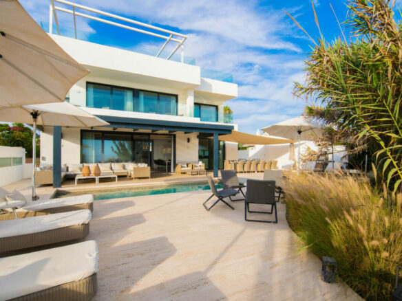 FOR SALE 🏡 Beachfront Villa with Direct Sand Access and Rooftop Wellness Deck – Costabella, Marbella