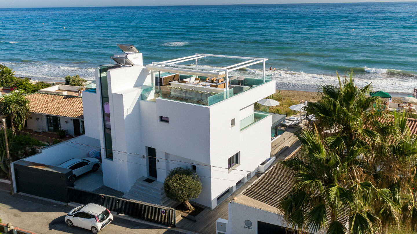 FOR SALE 🏡 Beachfront Villa with Direct Sand Access and Rooftop Wellness Deck – Costabella, Marbella