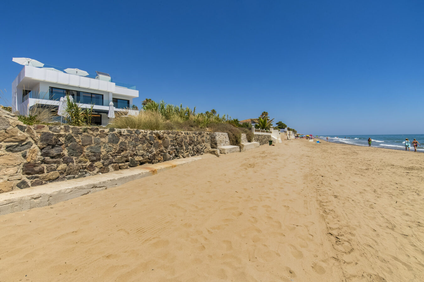 FOR SALE 🏡 Beachfront Villa with Direct Sand Access and Rooftop Wellness Deck – Costabella, Marbella